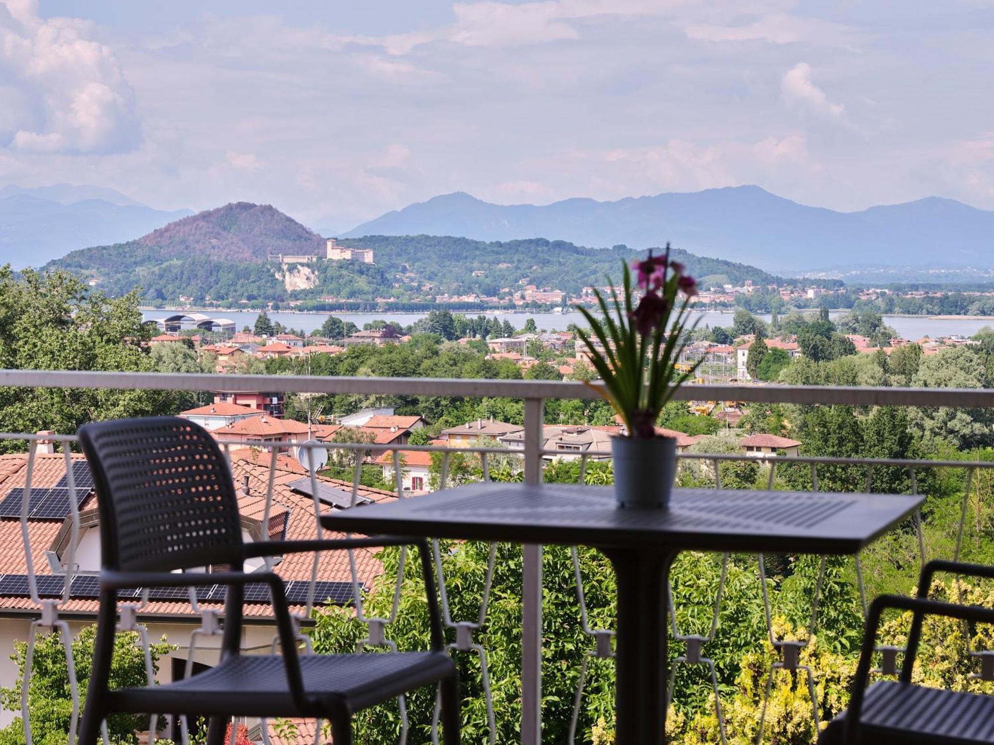 Casa Ierardi - Appartamento Arona Bellavista ภายนอก รูปภาพ