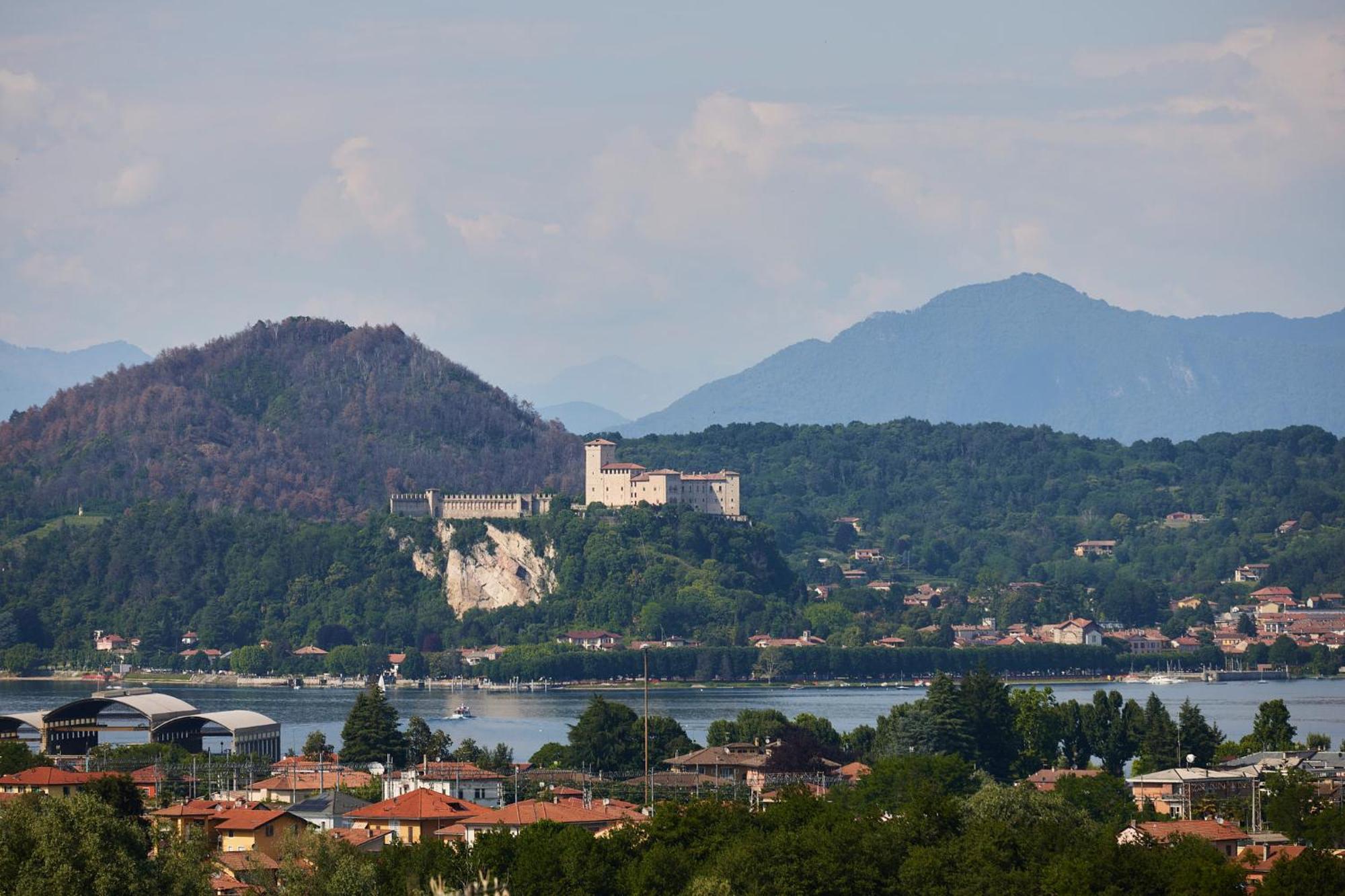 Casa Ierardi - Appartamento Arona Bellavista ภายนอก รูปภาพ