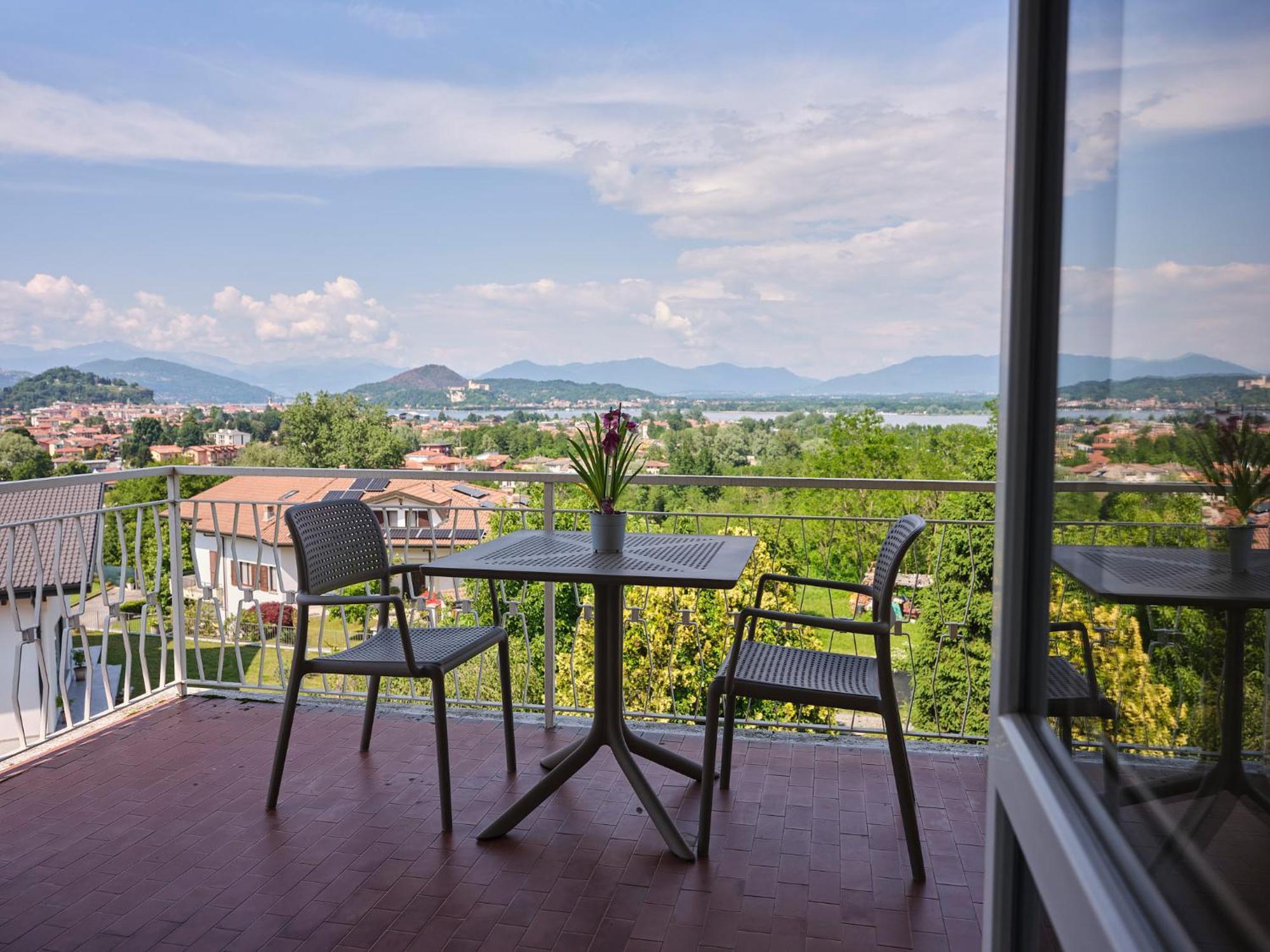 Casa Ierardi - Appartamento Arona Bellavista ภายนอก รูปภาพ